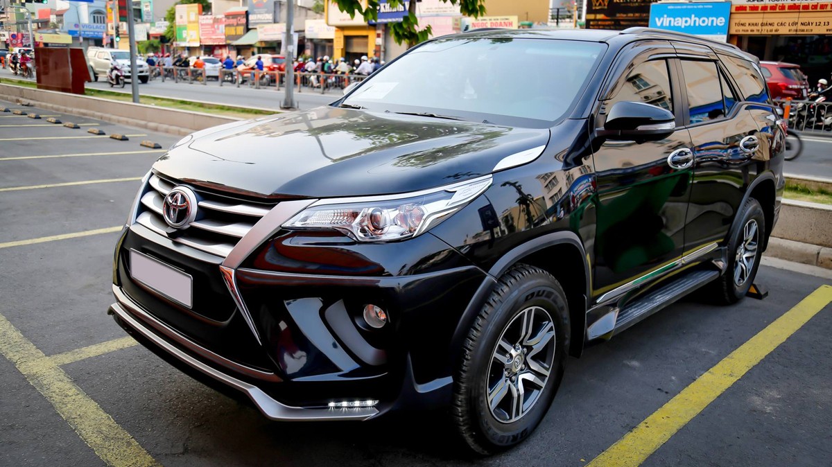 Toyota Fortuner cũ giá 1,2 tỷ - đắt hơn xe mới tại Việt Nam ảnh 1
