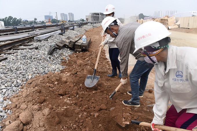 Nhà thầu tăng thêm công nhân cho dự án đường sắt Cát Linh - Hà Đông