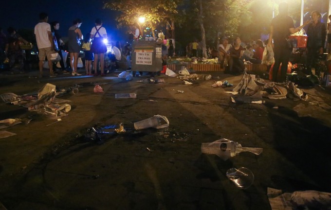 Người dân mãn nhãn với pháo hoa trên bầu trời Sài Gòn