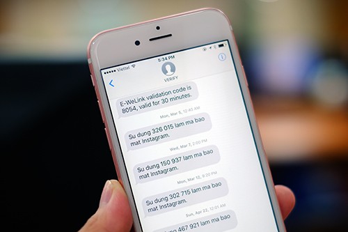 Nhiều dịch vụ trực tuyến sử dụng số điện thoại để gửimã OTP như một lớp mật khẩu thứ hai.