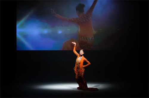 Tương lai Mytel từ câu chuyện của dancer xinh đẹp người Myanmar ảnh 1