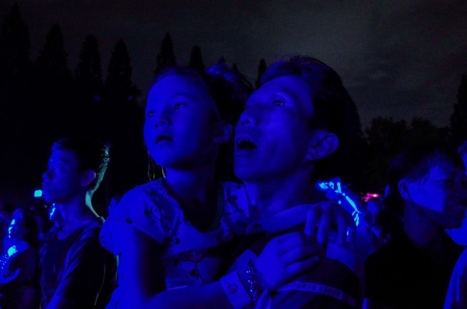 Người Sài Gòn chen chân xem bắn pháo hoa ảnh 8