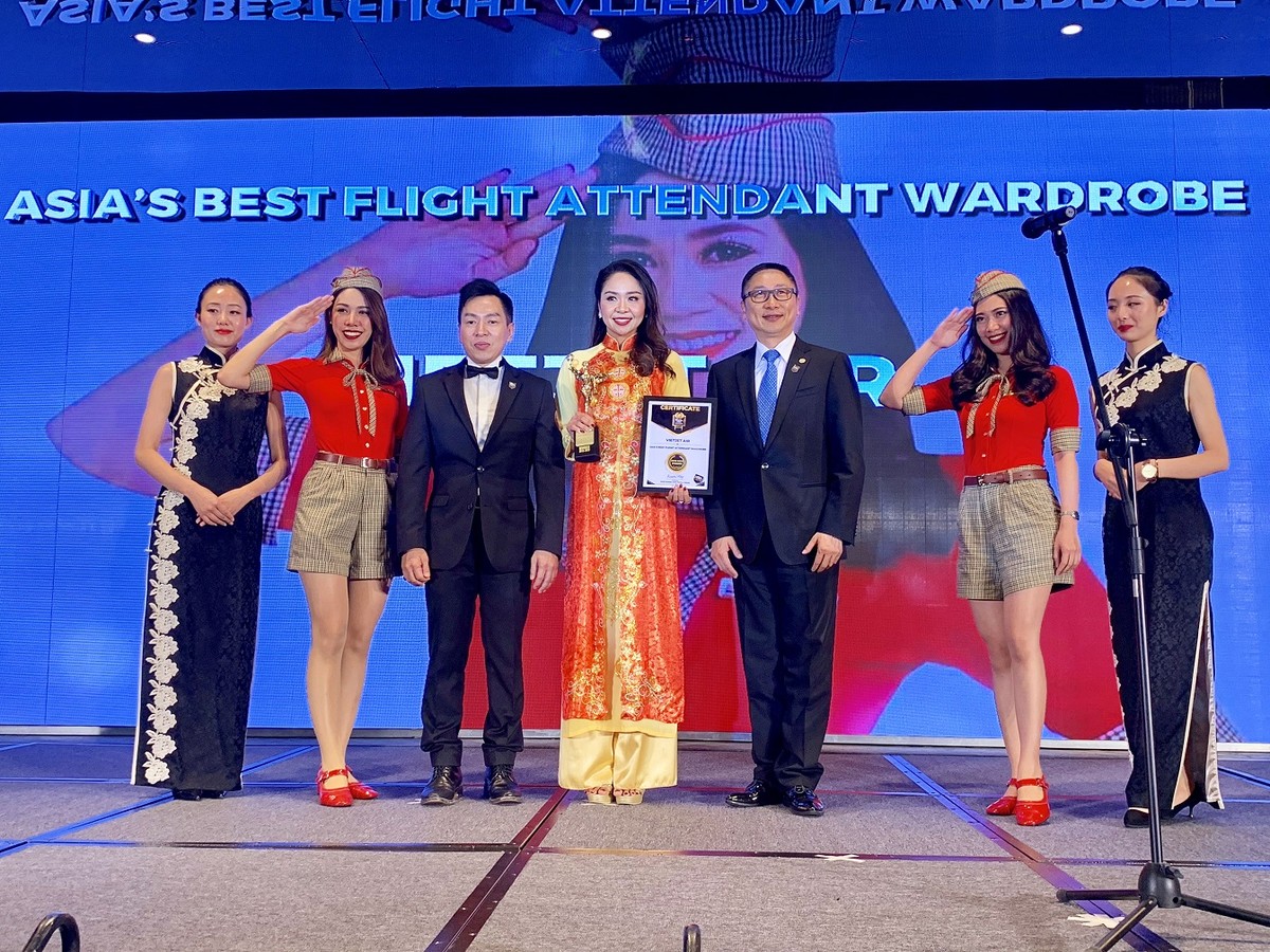 Vietjet được vinh danh “Đồng phục tiếp viên đẹp nhất châu Á” 2018 ảnh 1