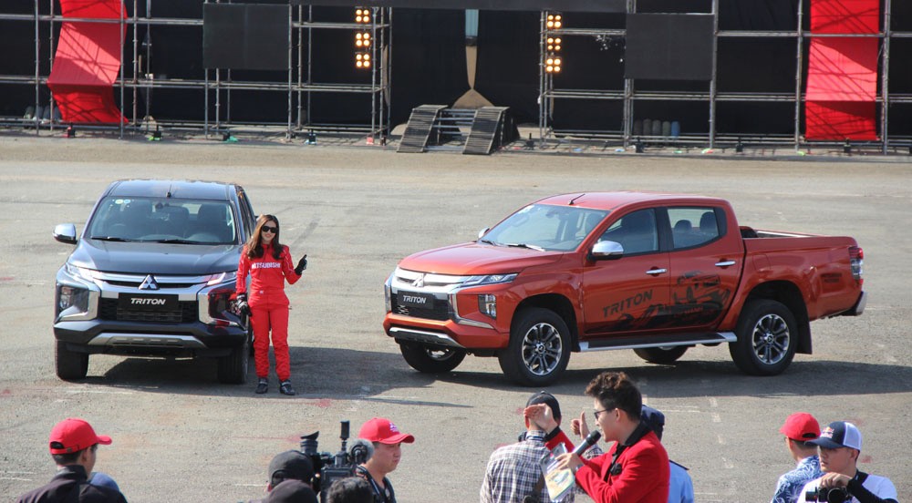 Mitsubishi Triton 2019 giá từ 730 triệu - nỗ lực lấy khách của Ford Ranger ảnh 1