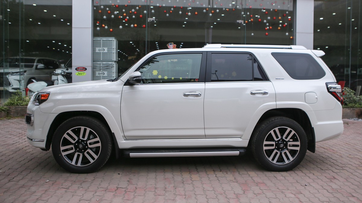 Toyota 4Runner bản Limited 2018 đầu tiên về Việt Nam ảnh 2
