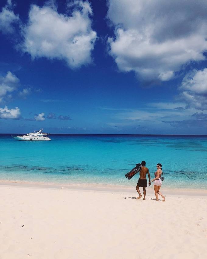 Cuộc sống xa hoa của tỷ phú tự thân trẻ nhất thế giới ảnh 10