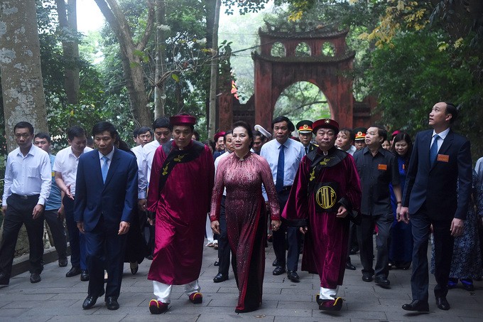 Nghìn người dâng hương tưởng nhớ Vua Hùng từ sáng sớm ảnh 3