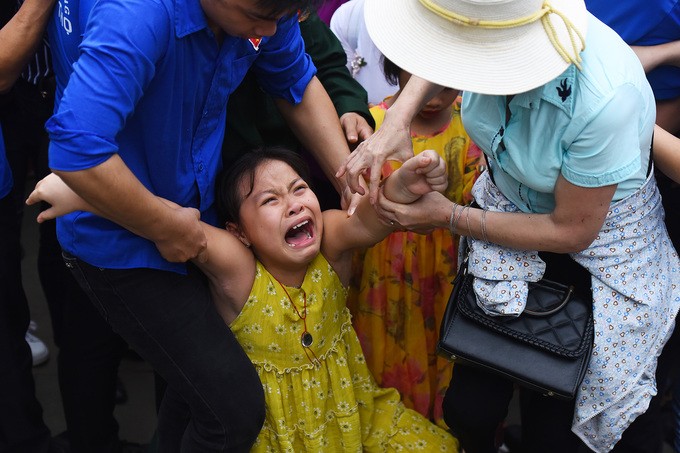 Nghìn người dâng hương tưởng nhớ Vua Hùng từ sáng sớm ảnh 10