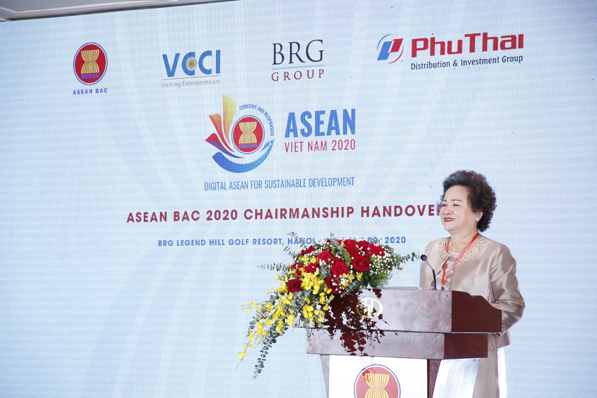 Doanh nhân Nguyễn Thị Nga, Chủ tịch Tập đoàn BRG phát biểu tại Lễ chuyển giao ABAC 2020