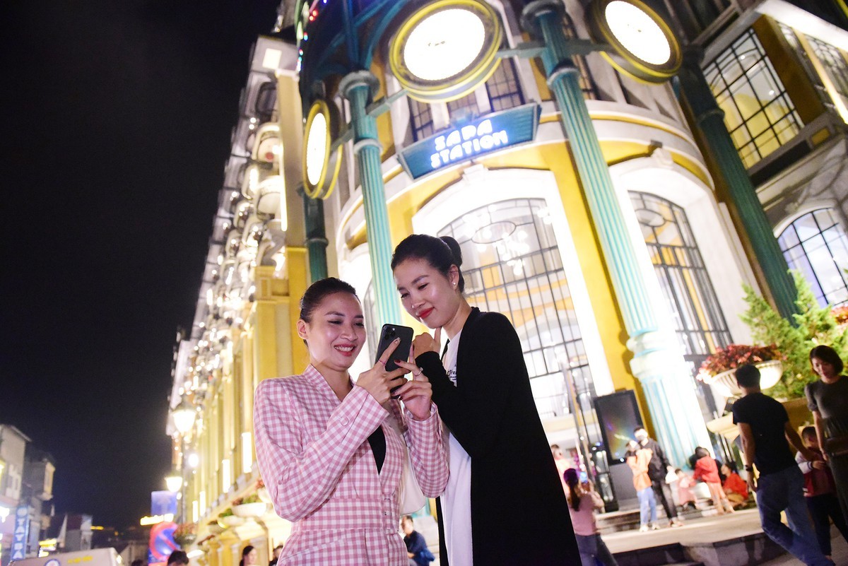 Không chỉ có các không gian văn hóa, Sapa hiện nay cũng có nhiều không gian hiện đại phù hợp với các bạn trẻ đến chụp ảnh chekin.