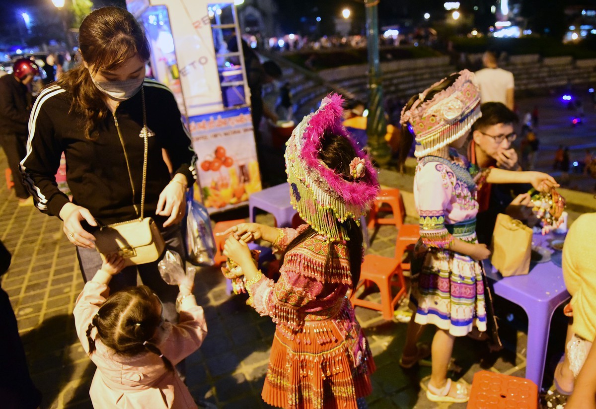 Tuy nhiên, tình trạng chèo kéo khách du lịch vẫn tồn tại.