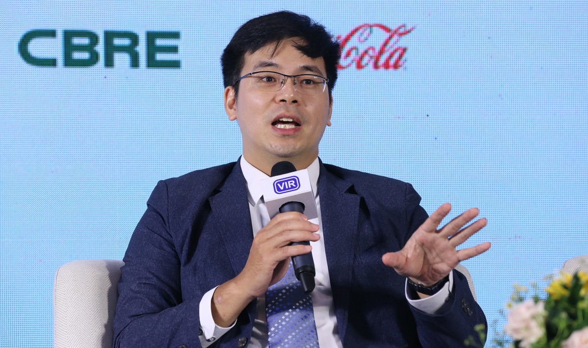 Ông Nguyễn Anh Tuấn, Trưởng phòng Hỗ trợ chiến lược, Tổ hợp Samsung Việt Nam trao đổi tại phiên thảo luận thứ hai - Ảnh: Lê Toàn.