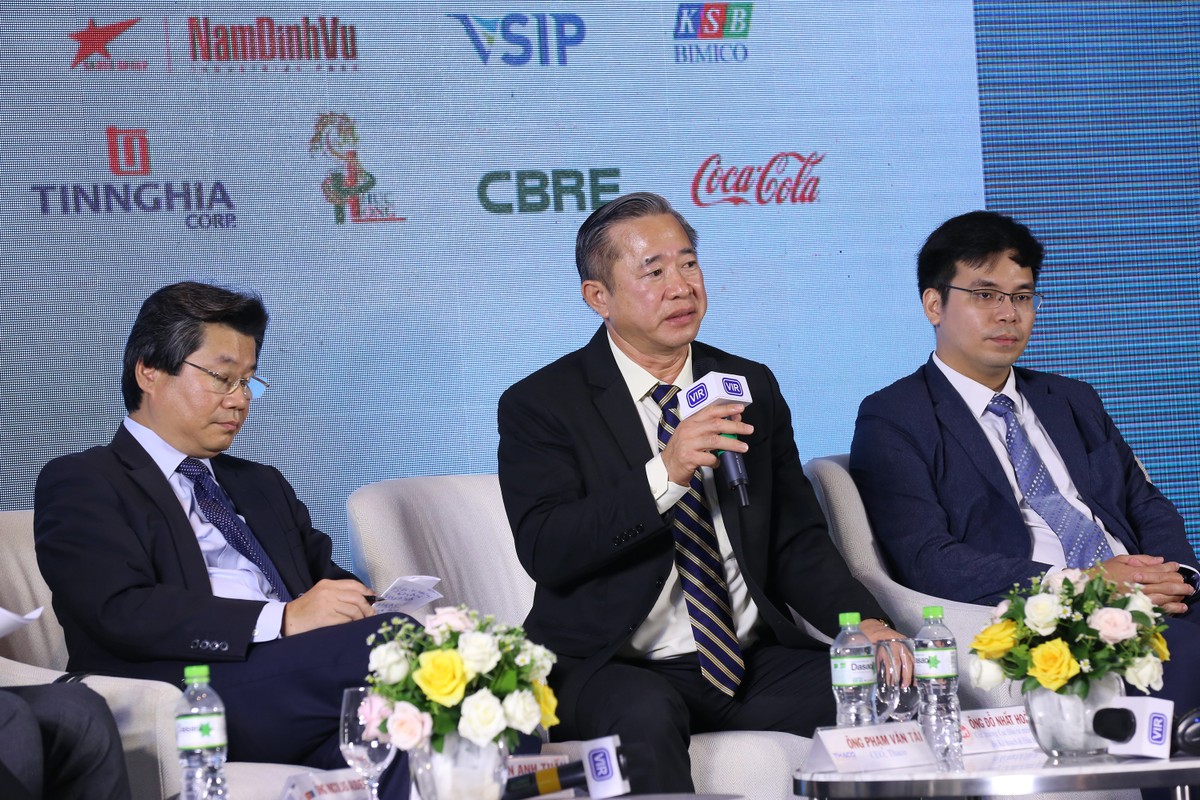 Ông Phạm Văn Tài, Tổng giám đốc Công ty Ô tô Trường Hải trao đổi tại phiên thảo luận thứ hai - Ảnh: Lê Toàn.