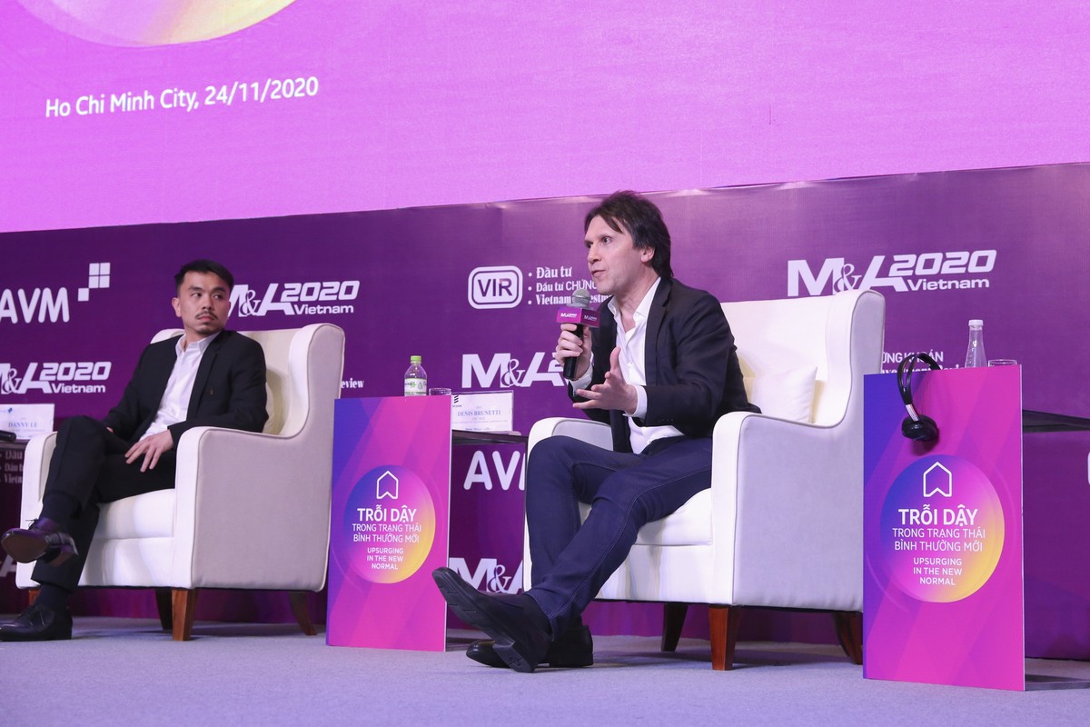 Ông Denis Brunetti, Chủ tịch Tập đoàn Ericsson Việt Nam, Myanmar, Campuchia và Lào trao đổi tại phiên 2 Diễn đàn M&amp;A 2020. Ảnh: Lê Toàn.