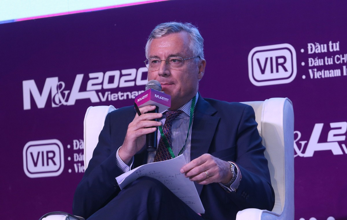 Ông Nicolas Audier, Chủ tịch EuroCham trao đổi tại Phiên 1. Ảnh: Lê Toàn.