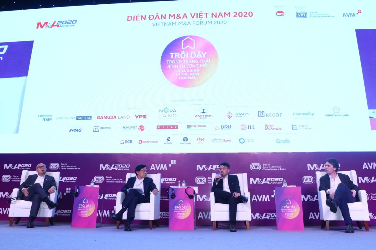 Các diễn giả tham gia thảo luận và trao đổi trong phiên 2. Ảnh: Lê Toàn.