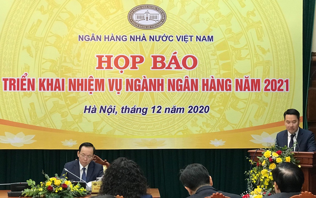 Ông Nguyễn Tuấn Anh, Vụ trưởng Vụ Tín dụng các ngành kinh tế phát biểu tại buổi họp báo.
