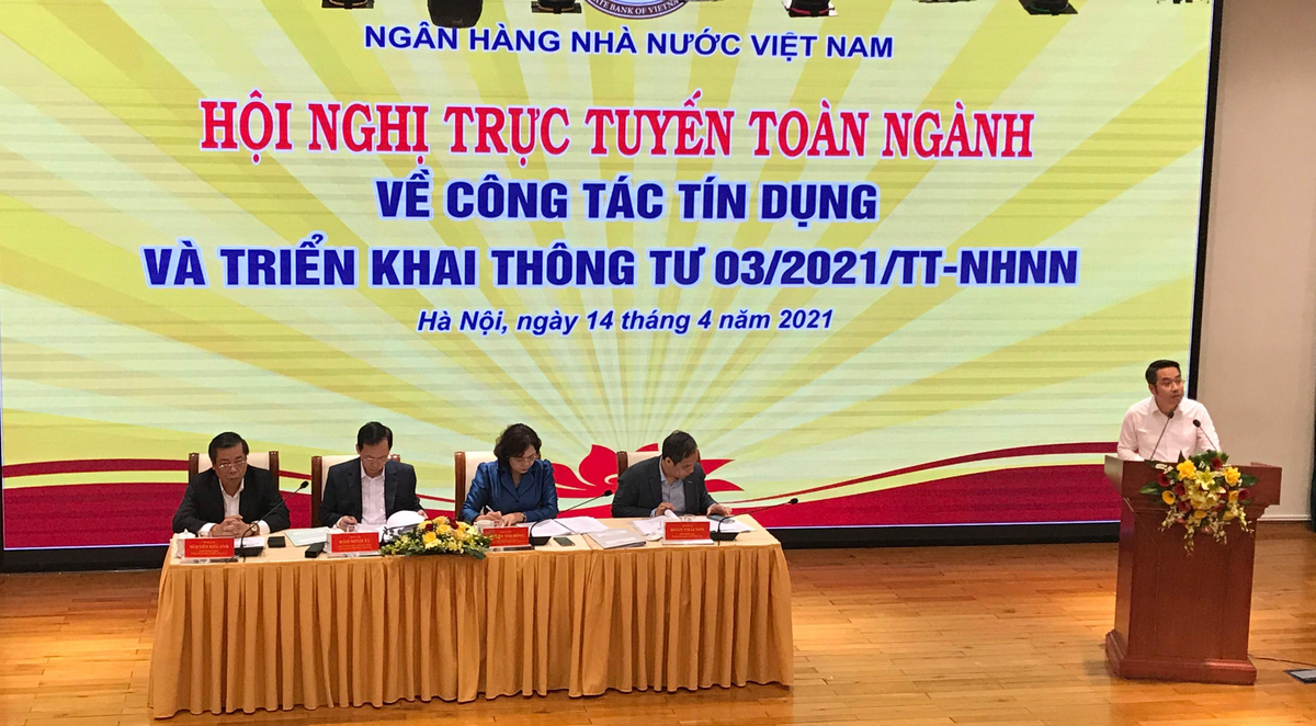 Ông Nguyễn Tuấn Anh, Vụ trưởng Vụ Tín dụng các ngành kinh tế (NHNN) phát biểu tại hội nghị.