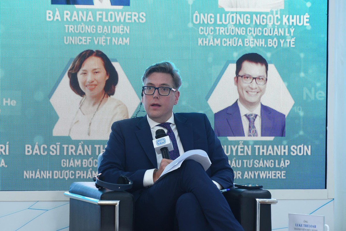 Ông Luke Treloar, Thành viên điều hành, KPMG Việt Nam điều phối phiên 2. Ảnh: Dũng Minh