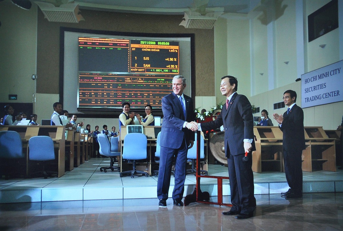 Ngày 20/11/2006, Tổng thống Mỹ G.W.Bush đã đến thăm Trung tâm Giao dịch chứng khoán TP.HCM