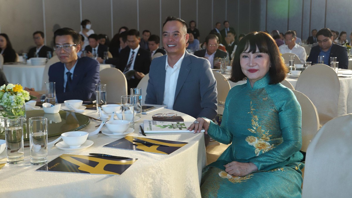 Lãnh đạo các doanh nghiệp niêm yết tham dự lễ trao giải. Ảnh: Lê Toàn