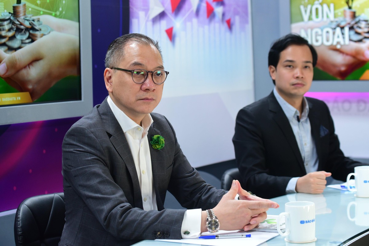 Ông Quan Đức Hoàng, Chủ tịch Quỹ A+ và ông Trần Thăng Long, Giám đốc Phân tích Công ty Chứng khoán BSC tại talkshow “Chọn danh mục”.