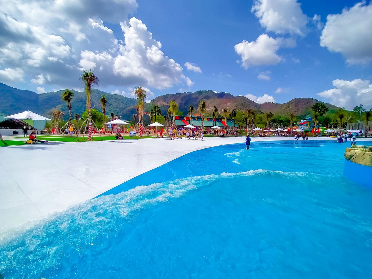 Bãi biển nhân tạo ở Hồ bơi vô cực