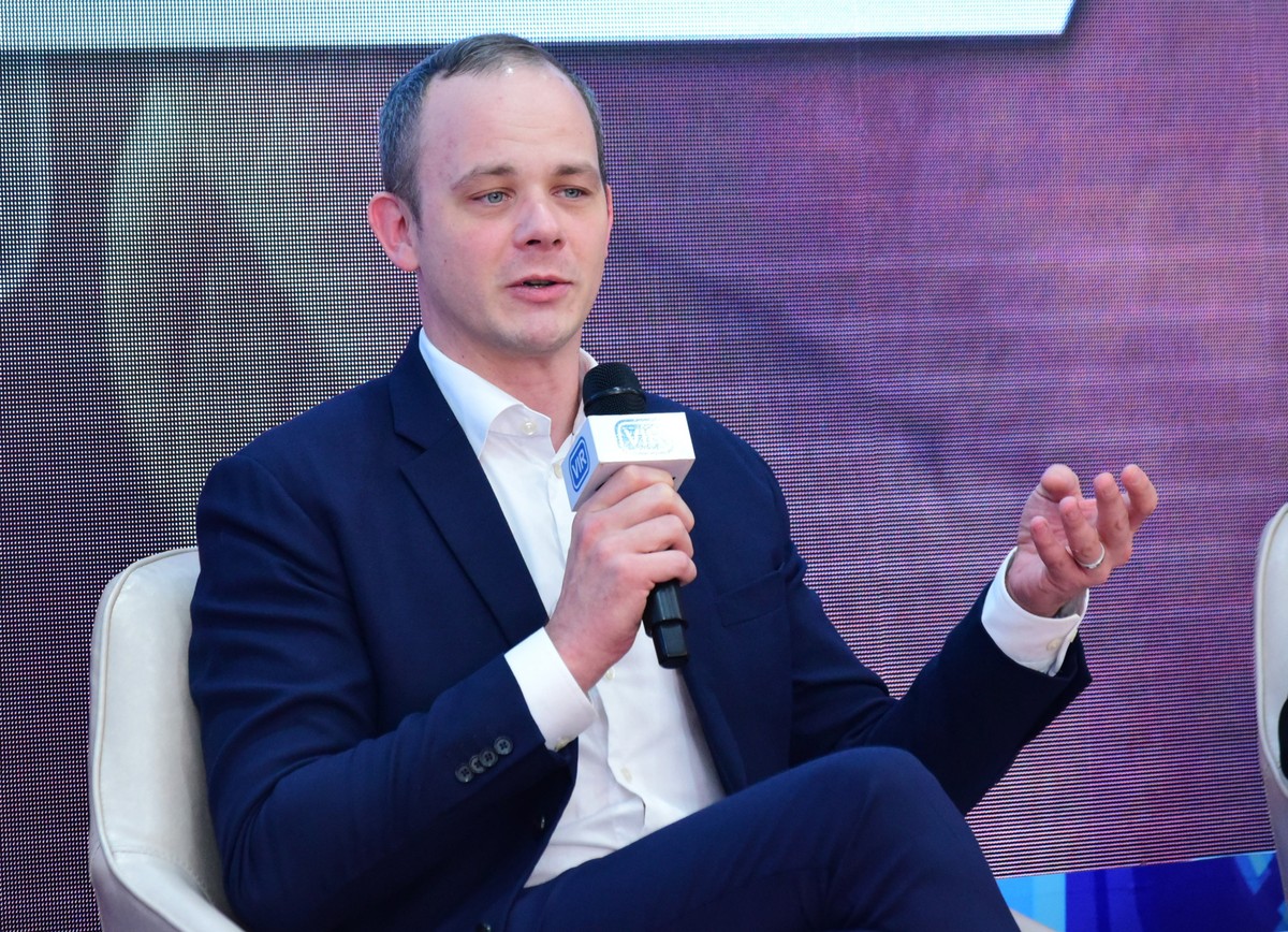 Ông David Linden, Tham tán thương mại, Trưởng đại diện Hội đồng Thương mại và Đầu tư Thuỵ Điển trao đổi tại phiên thảo luận thứ 2. Ảnh: Dũng Minh