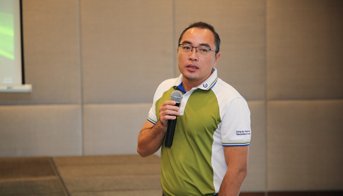 "Mục tiêu tối thượng của ACBS là chứng khoán hóa, nâng cấp thị trường CW lên quy mô tương xứng với tầm vóc vốn phải có của nó" - ông Trần Huy Doãn, Giám đốc Phòng Thị trường Phái sinh ACBS.