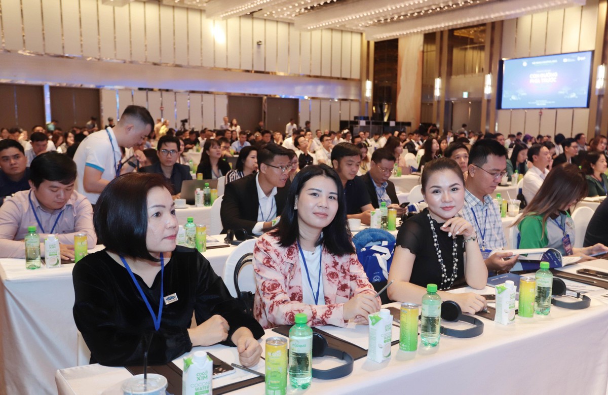 Hội nghị thu hút hàng trăm doanh nghiệp, tổ chức tham dự. Ảnh: Lê Toàn