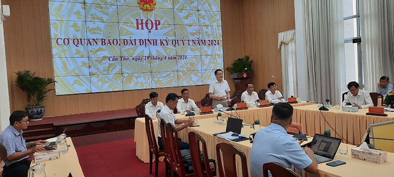 Phó Chủ tịch UBND TP. Cần Thơ Dương Tấn Hiển phát biểu tại cuộc họp báo