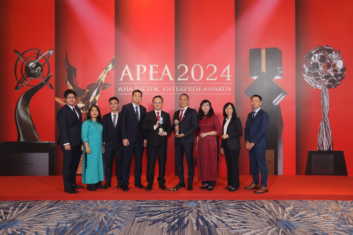 Các Thành viên Ban Giám đốc Dai-ichi Life Việt Nam tại Lễ trao Giải thưởng Doanh nghiệp châu Á - Asia Pacific Enterprise Awards (APEA) 2024