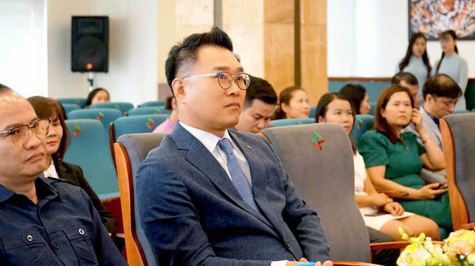 Ông Jeon MunCheol - Tổng giám đốc Chứng khoán KB Việt Nam (KBSV) tại sự kiện để chúc mừng cho khởi đầu mới của CTCP Tập đoàn Giáo dục Trí Việt