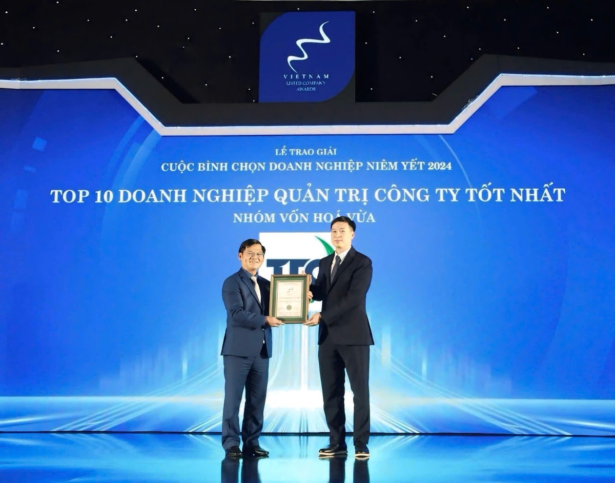 Ông Thái Văn Chuyện - Tổng giám đốc đại diện TTC AgriS nhận giải thưởng Top 10 Doanh nghiệp Quản trị công ty tốt nhất năm 2024 Ông Thái Văn Chuyện - Tổng giám đốc đại diện TTC AgriS nhận giải thưởng Top 10 Doanh nghiệp Quản trị công ty tốt nhất năm 2024