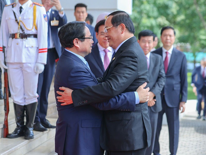 Thủ tướng Phạm Minh Chính ra đón Thủ tướng Lào Sonexay Siphandone.