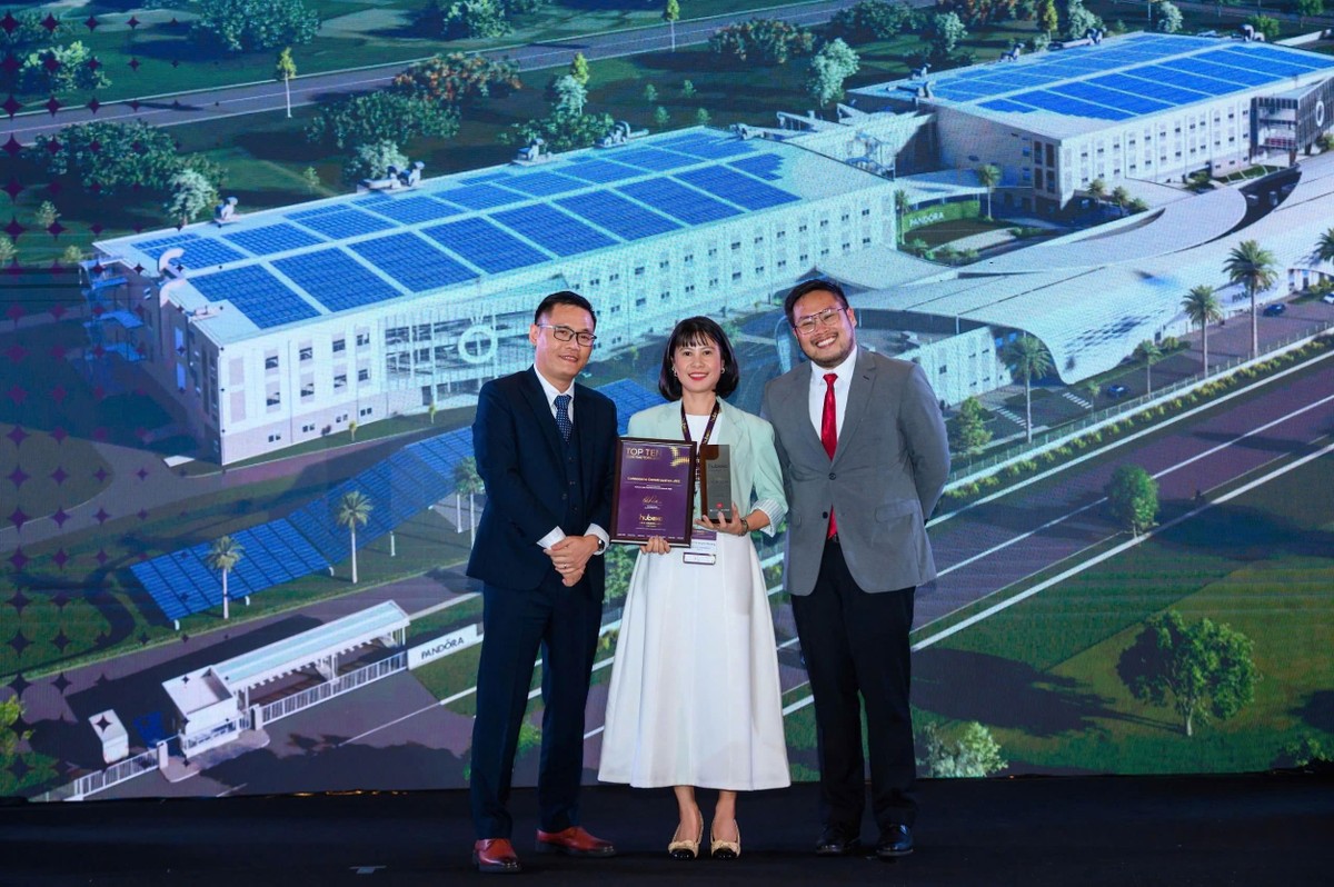 Đại diện Coteccons nhận giải