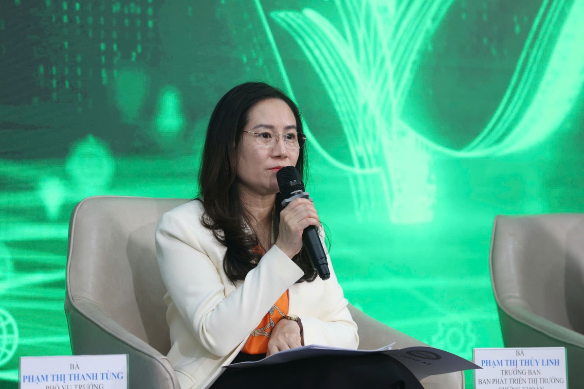 Bà Phạm Thị Thanh Tùng, Phó vụ trưởng Vụ Tín dụng các ngành kinh tế (Ngân hàng Nhà nước) chia sẻ tại Hội thảo. Ảnh: Dũng Minh