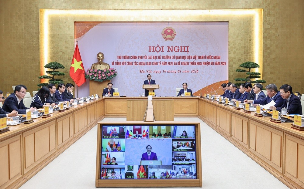 Chủ trì Hội nghị trực tuyến với các Đại sứ, Trưởng Cơ quan đại diện Việt Nam ở nước ngoài về tổng kết công tác ngoại giao kinh tế năm 2025 và triển khai nhiệm vụ năm 2026, tối 10/1, Thủ tướng Chính phủ Phạm Minh Chính đánh giá, ngoại giao kinh tế đạt kết quả quan trọng mang tính "chuyển đổi trạng thái, xoay chuyển tình thế" - Ảnh: VGP/Nhật Bắc