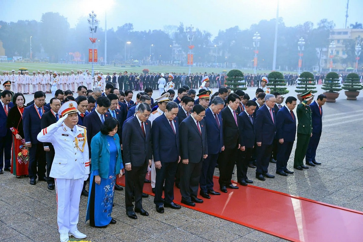 Đoàn đại biểu lãnh đạo Đảng, Nhà nước do Tổng Bí thư Tô Lâm vào Lăng viếng Chủ tịch Hồ Chí Minh. Ảnh: An Thư