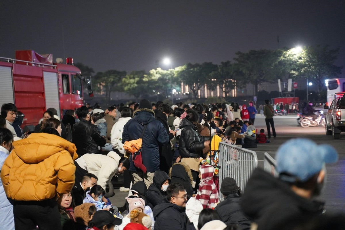 Người dân háo hức chờ xem “concert pháo hoa quốc gia”