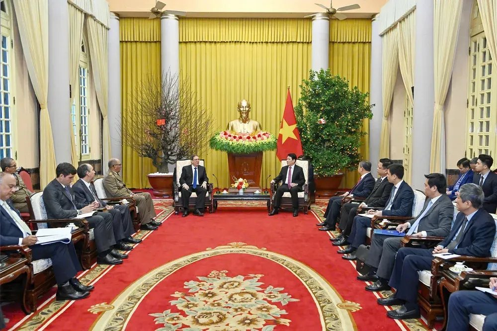 Chủ tịch nước Lương Cường tiếp Đặc phái viên Đảng, Nhà nước Cuba, Ủy viên Bộ Chính trị, Bộ trưởng Bộ Ngoại giao Cuba Bruno Rodríguez Parrilla. Chủ tịch nước Lương Cường tiếp Đặc phái viên Đảng, Nhà nước Cuba, Ủy viên Bộ Chính trị, Bộ trưởng Bộ Ngoại giao Cuba Bruno Rodríguez Parrilla.