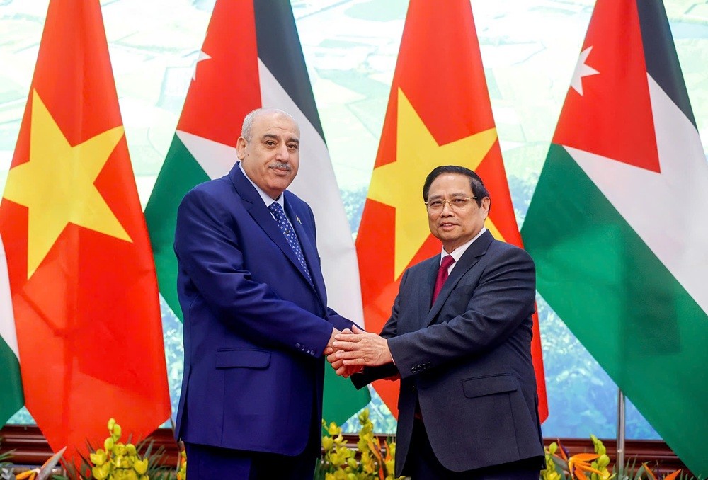 Thủ tướng Chính phủ Phạm Minh Chính tiếp Chủ tịch Hạ viện Jordan Mazen Turki El Qadi. Ảnh: Đức Thanh.