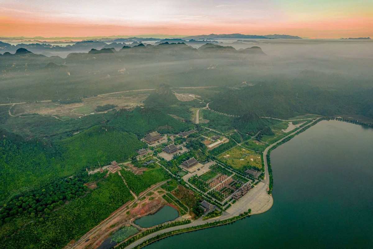 Ninh Bình đang hoàn thiện thủ tục đề nghị UNESCO công nhận Khu du lịch Tam Chúc và Khu bảo tồn thiên nhiên Vân Long là Di sản thiên nhiên thế giới.