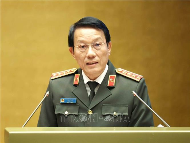 Đại tướng Lương Tam Quang, Uỷ viên Bộ Chính trị, Bộ trưởng Bộ Công an giới thiệu Chuyên đề: "Tư duy, nhận thức mới về An ninh trong Nghị quyết Đại hội XIV của Đảng". Ảnh: Phương Hoa/TTXVN