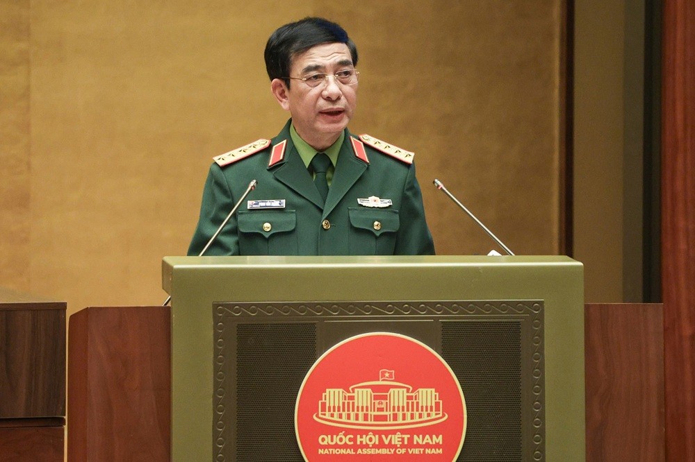 Đại tướng Phan Văn Giang báo cáo chuyên đề về tư duy, nhận thức mới về quốc phòng, bảo vệ Tổ quốc của Đại hội XIV. Ảnh: Tuấn Minh.