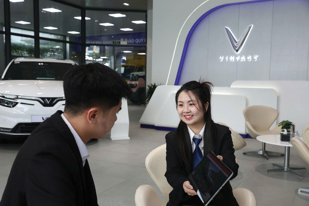 Nhân viên bán hàng không chỉ là người chốt hợp đồng, mà còn là “đại sứ thương hiệu"