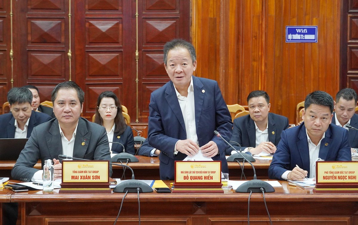 Ông Đỗ Quang Hiển, Chủ tịch Hội đồng Quản trị kiêm Tổng giám đốc Tập đoàn T&amp;T phát biểu tại buổi làm việc.