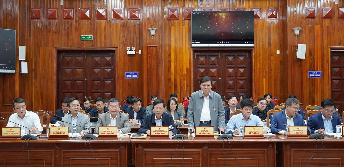 Chủ tịch UBND tỉnh Quảng Trị Lê Hồng Vinh phát biểu tại buổi làm việc.