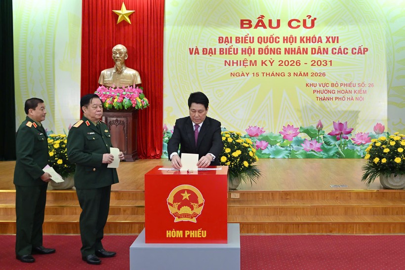 Chủ tịch nước Lương Cường bỏ phiếu bầu cử Đại biểu Quốc hội khóa XVI và đại biểu Hội đồng nhân dân các cấp nhiệm kỳ 2026-2031. Chủ tịch nước Lương Cường bỏ phiếu bầu cử Đại biểu Quốc hội khóa XVI và đại biểu Hội đồng nhân dân các cấp nhiệm kỳ 2026-2031.