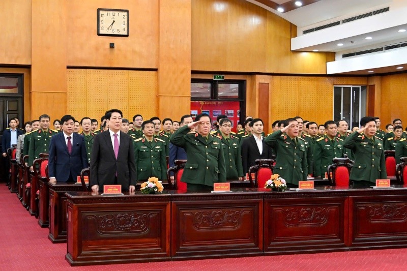 Chủ tịch nước Lương Cường; Đại tướng Nguyễn Trọng Nghĩa, Ủy viên Bộ Chính trị, Bí thư Trung ương Đảng, Chủ nhiệm Tổng cục Chính trị Quân đội nhân dân Việt Nam dự lễ chào cờ khai mạc ngày bầu cử tại Khu vực bỏ phiếu số 26, phường Hoàn Kiếm, thành phố Hà Nội - Ảnh: VGP Chủ tịch nước Lương Cường; Đại tướng Nguyễn Trọng Nghĩa, Ủy viên Bộ Chính trị, Bí thư Trung ương Đảng, Chủ nhiệm Tổng cục Chính trị Quân đội nhân dân Việt Nam dự lễ chào cờ khai mạc ngày bầu cử tại Khu vực bỏ phiếu số 26, phường Hoàn Kiếm, thành phố Hà Nội - Ảnh: VGP